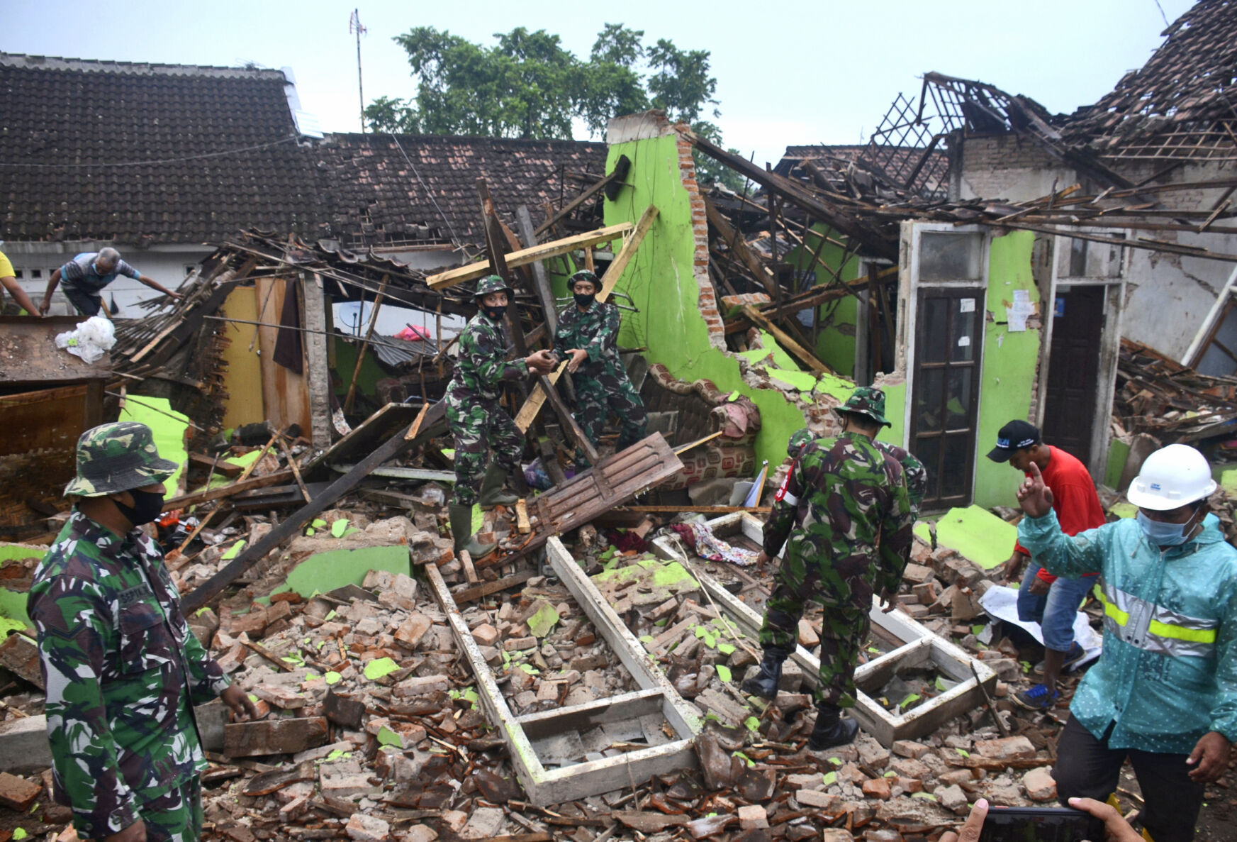 APTOPIX Indonesia Earthquake